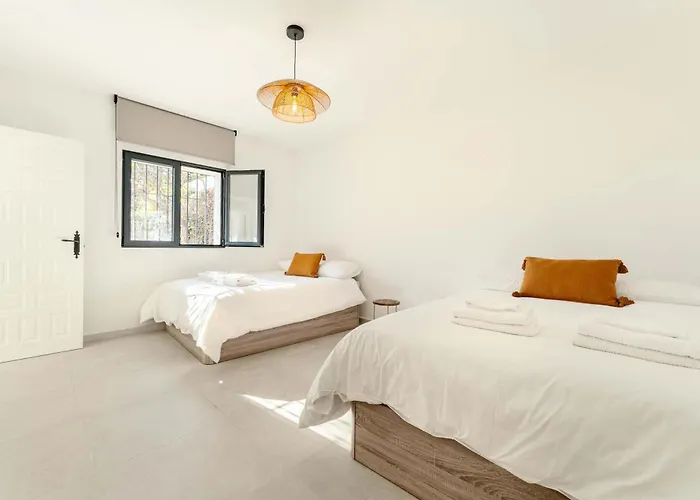 Вилла Capricho Front Golf Pool Views